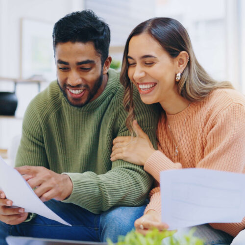 couple checking eligibility for saver's credit