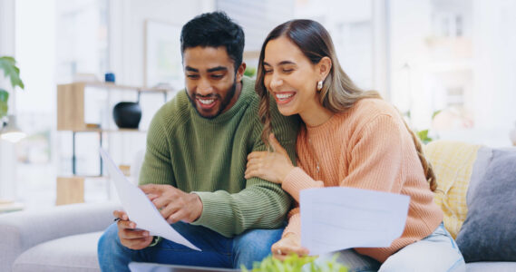 couple checking eligibility for saver's credit